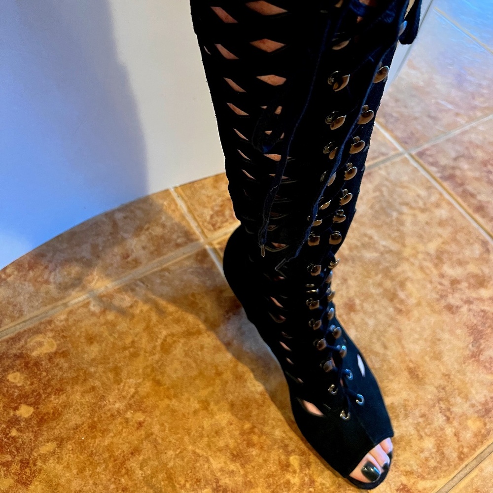 VINTAGE AND RARE LACE UP LASER CUT BOOTS